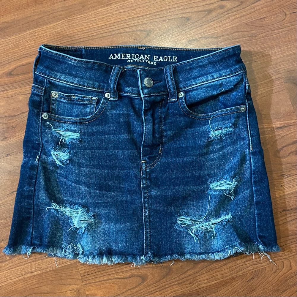 AMERICAN EAGLE • Women’s Distressed Next Level Stretchy Jean Skirt Size- 2